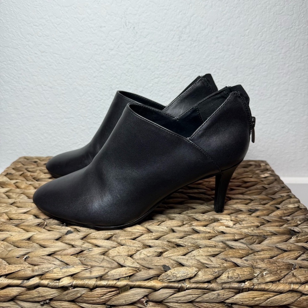Bandolino Sleek Black Heeled Boots